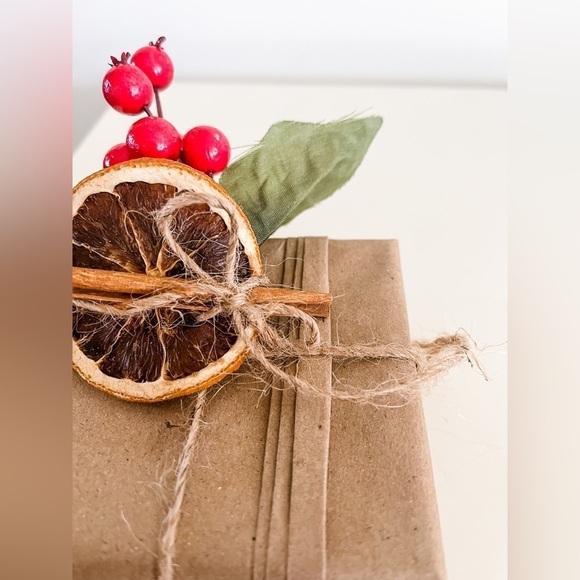 𝅺🎁💝 Real pearl bracelet with fish charm - will also wrap for extra $5 - Picture 3 of 4